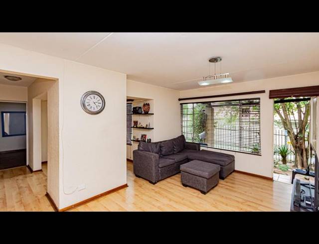 2 BEDROOM APARTMENT FOR SALE IN LONEHILL